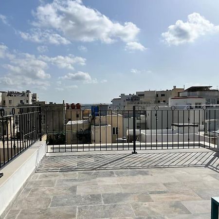 Beautiful 4-Bedroom Townhouse In Sliema Esterno foto