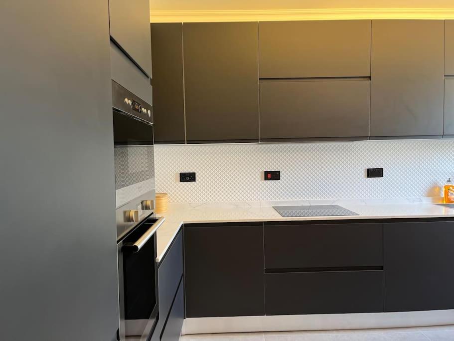 Beautiful 4-Bedroom Townhouse In Sliema Esterno foto