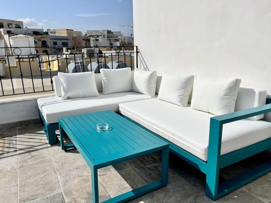 Beautiful 4-Bedroom Townhouse In Sliema Esterno foto