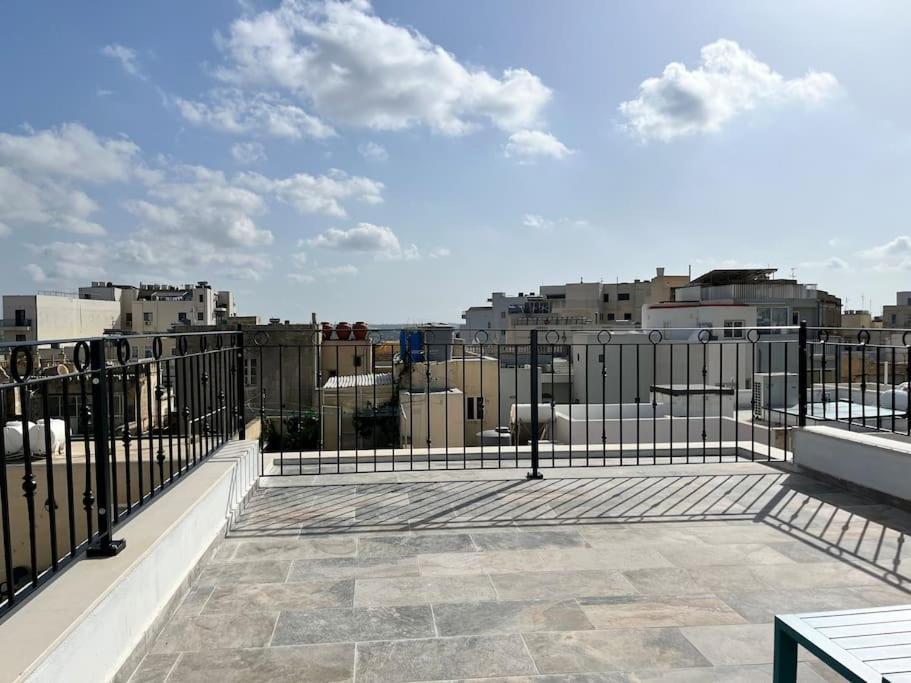 Beautiful 4-Bedroom Townhouse In Sliema Esterno foto